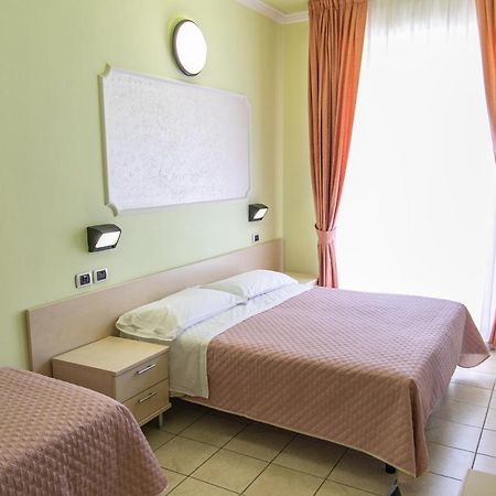 Hotel Liana Rimini Exterior photo