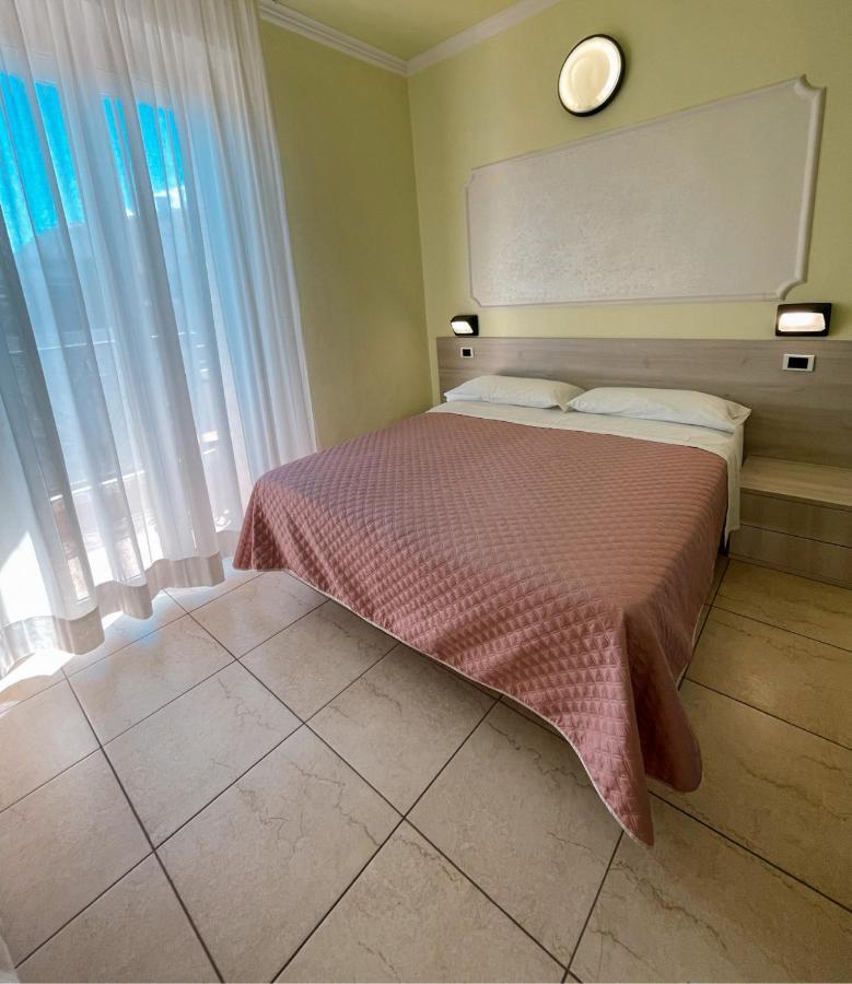 Hotel Liana Rimini Exterior photo