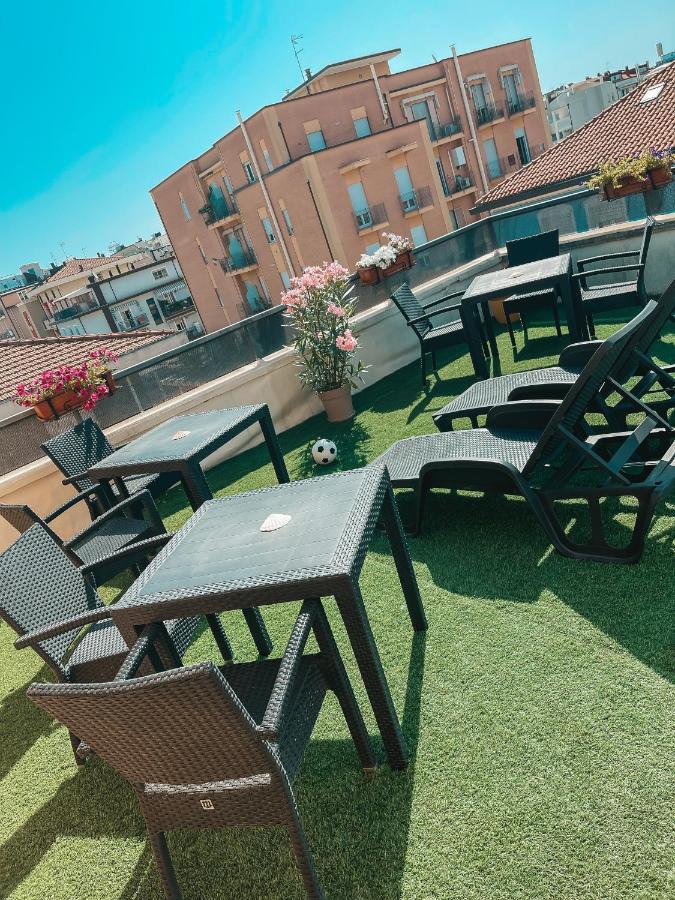 Hotel Liana Rimini Exterior photo