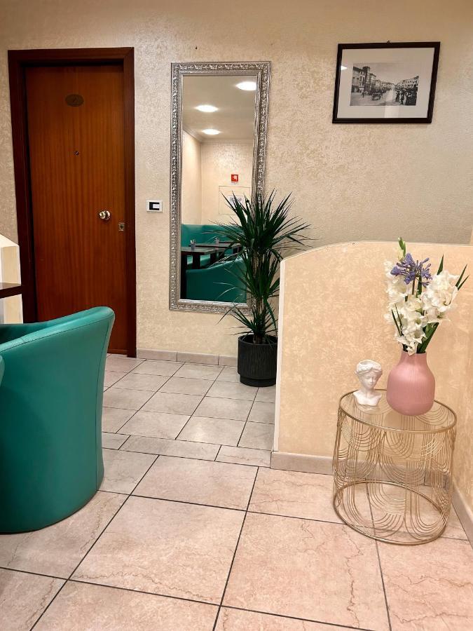 Hotel Liana Rimini Exterior photo